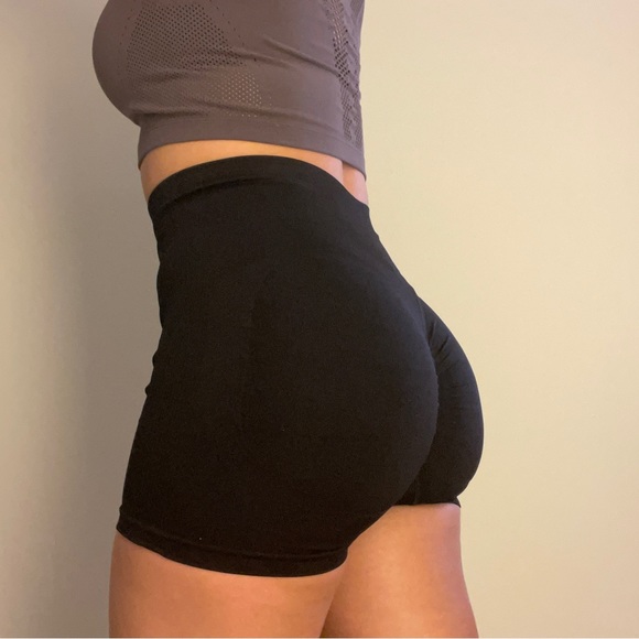Waist Slimming Butt Lifting Workout Shorts in coal black Large - Picture 2 of 7